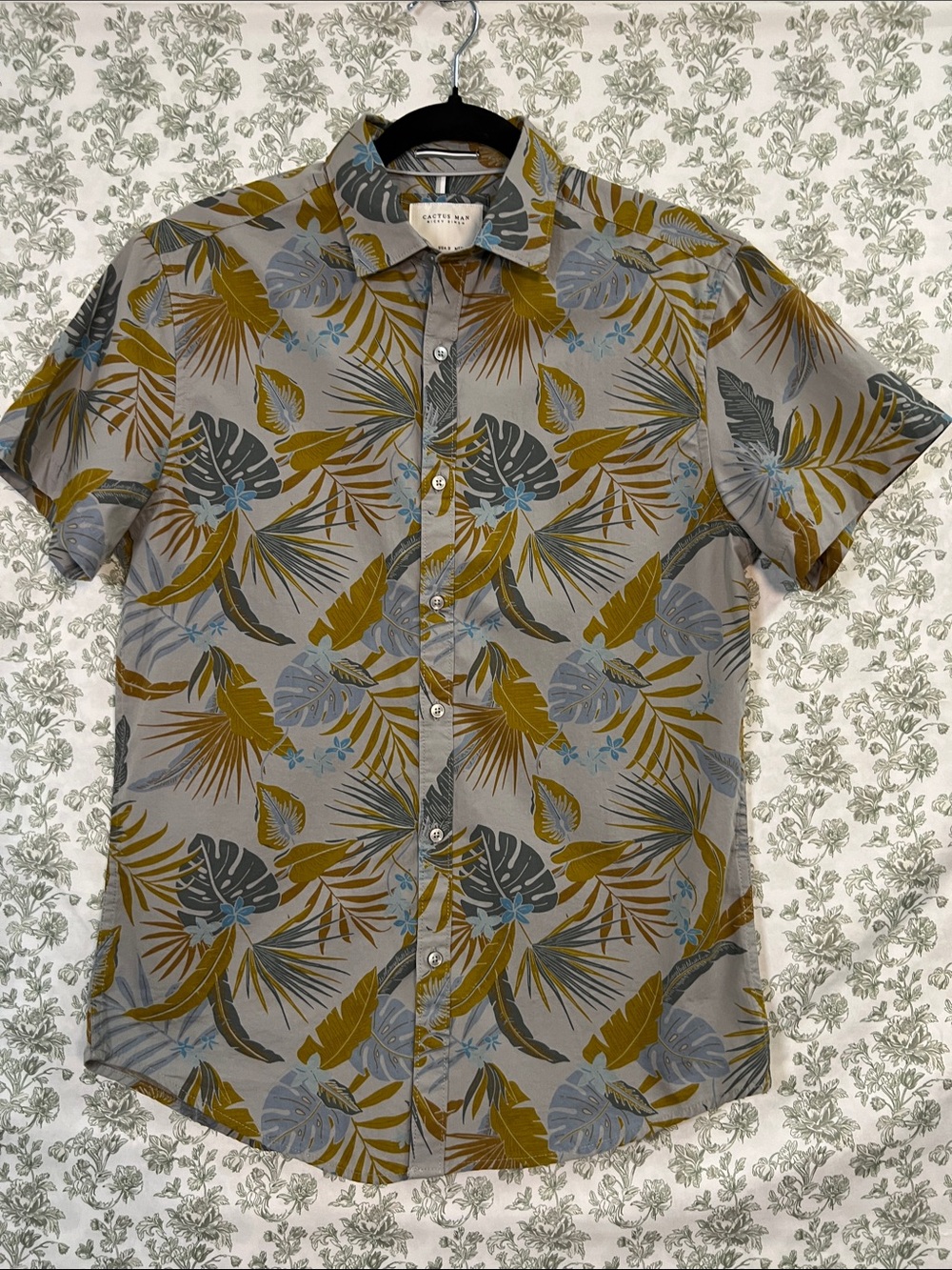 Short-Sleeve Tropical Print Button-Down Shirt - Gray & Mustard